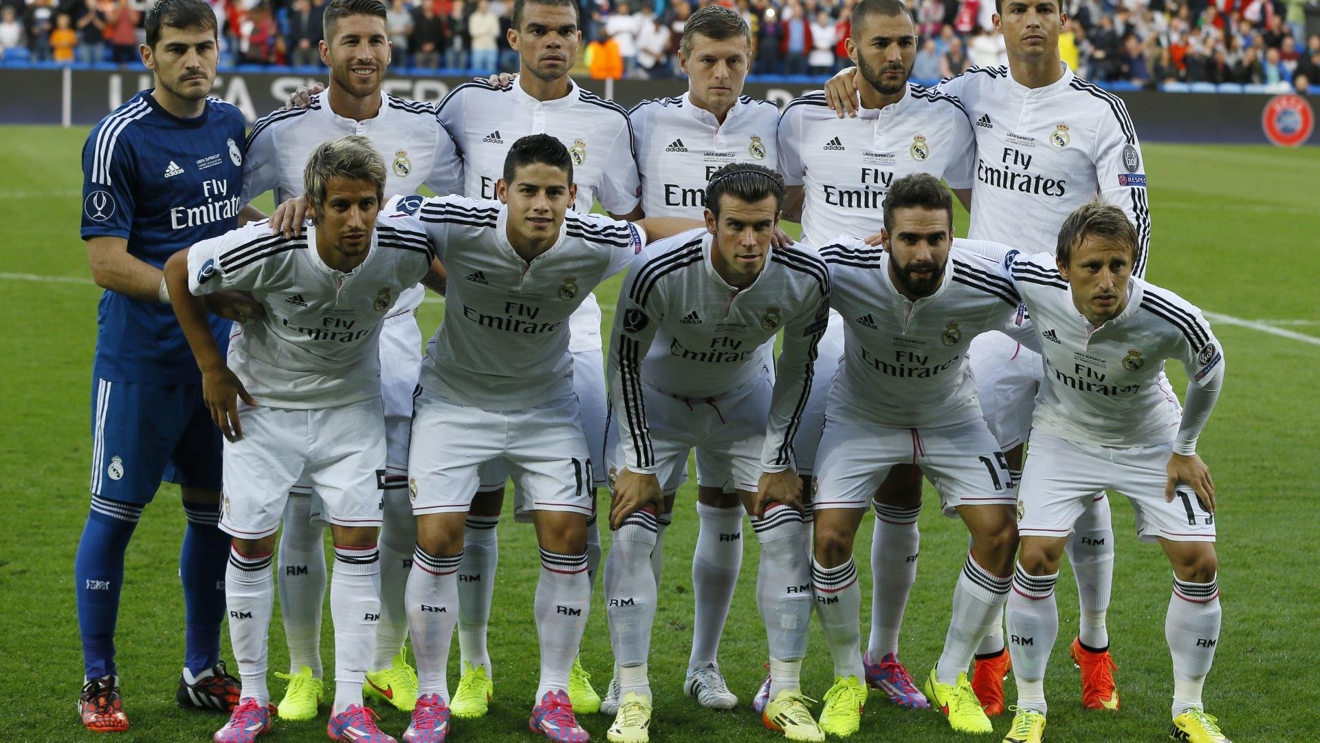 “校园足球比赛亮点纷呈，青少年展现多样才华”，校园足球竞赛