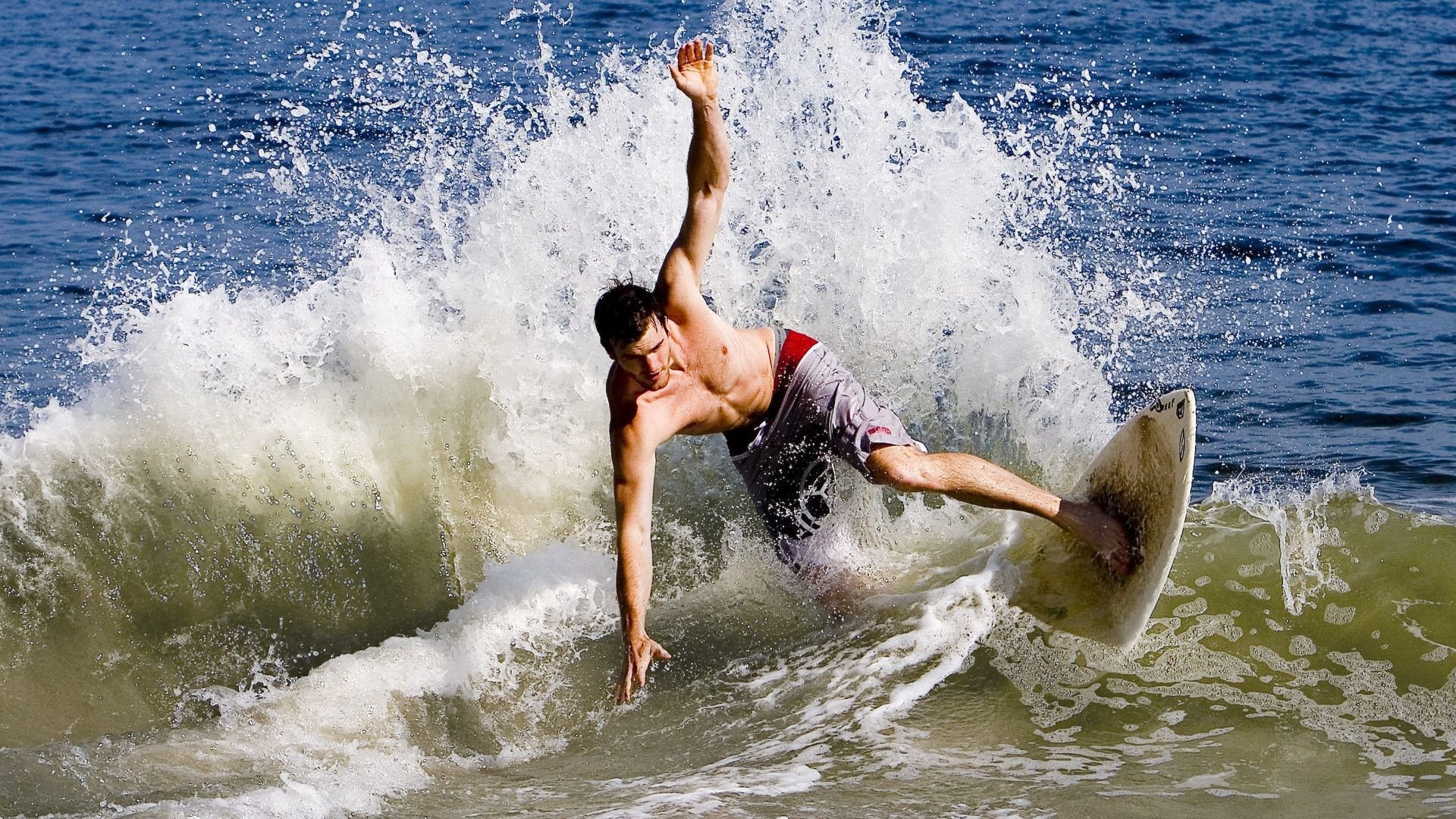 精彩瞬间回放：本周最炫技巧、神级扑救、逆转瞬间，最精彩的扑救